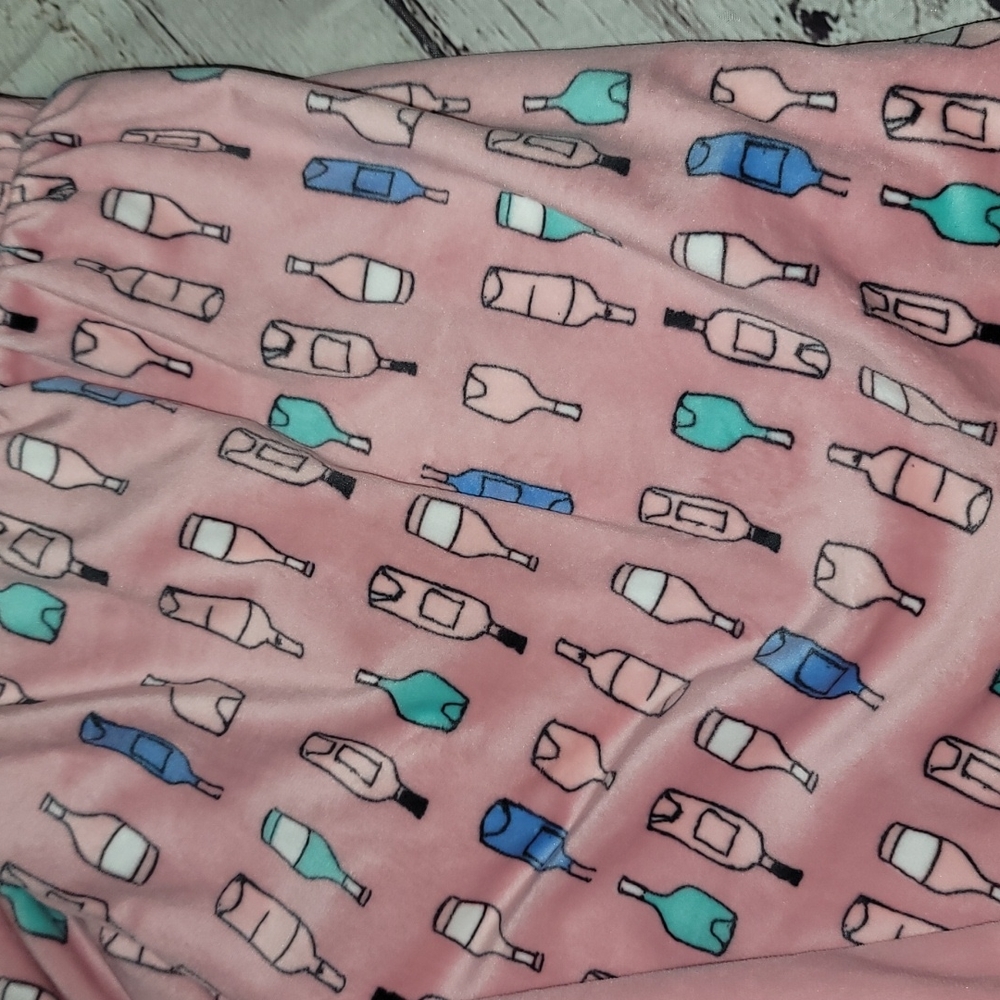 Muk luks Pink super soft warm pjs with wine bottles - Picture 3 of 5